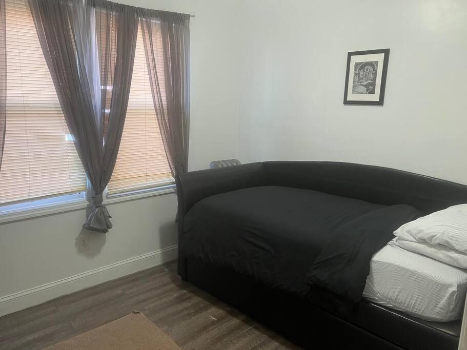 Three Bed One Bath Apt 25 Mins To Nyc Belleville Eksteriør bilde