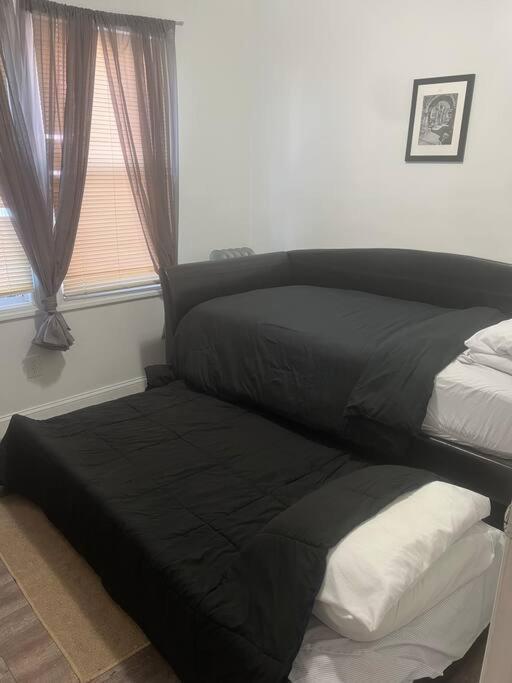 Three Bed One Bath Apt 25 Mins To Nyc Belleville Eksteriør bilde